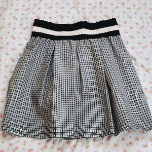 maeve  black and white flare miniskirt size M